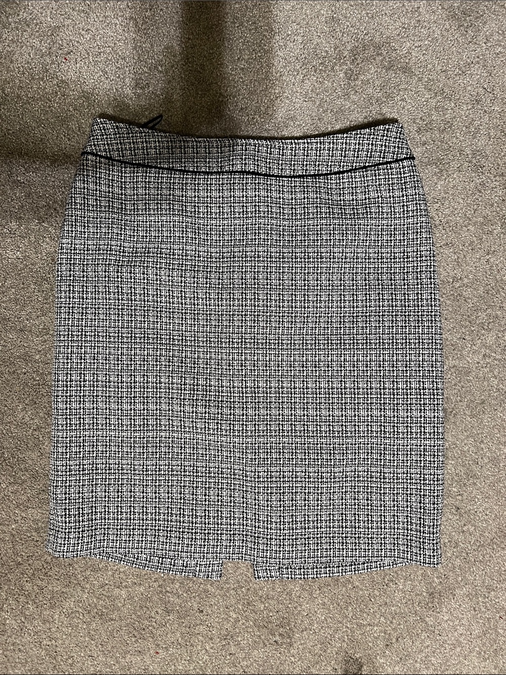 Tahari Arthur S Levine Size 10 Black White Tweed Pencil Skirt Career